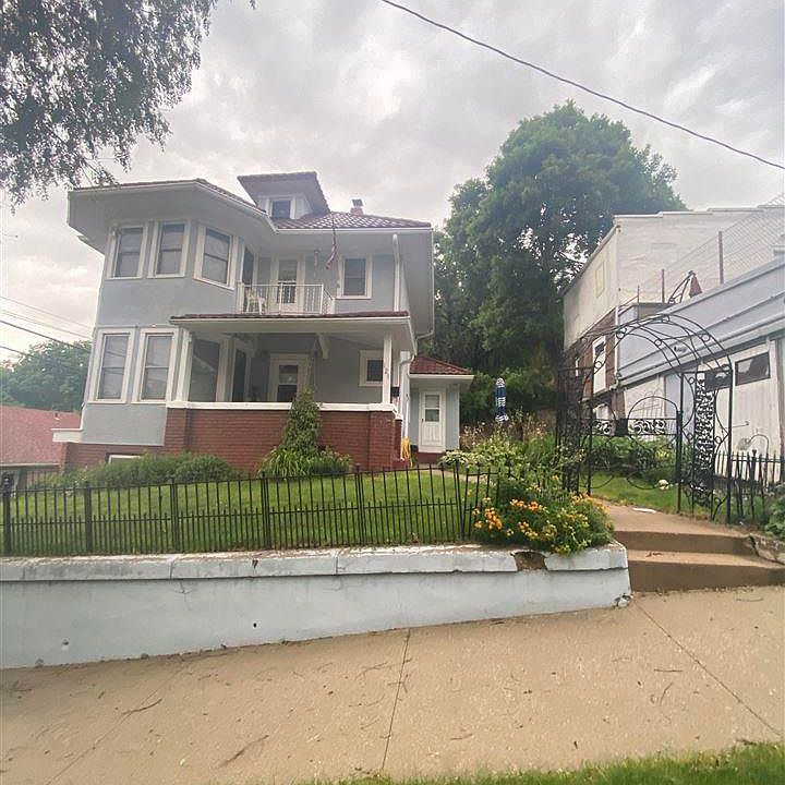 1st image of 121 17th St