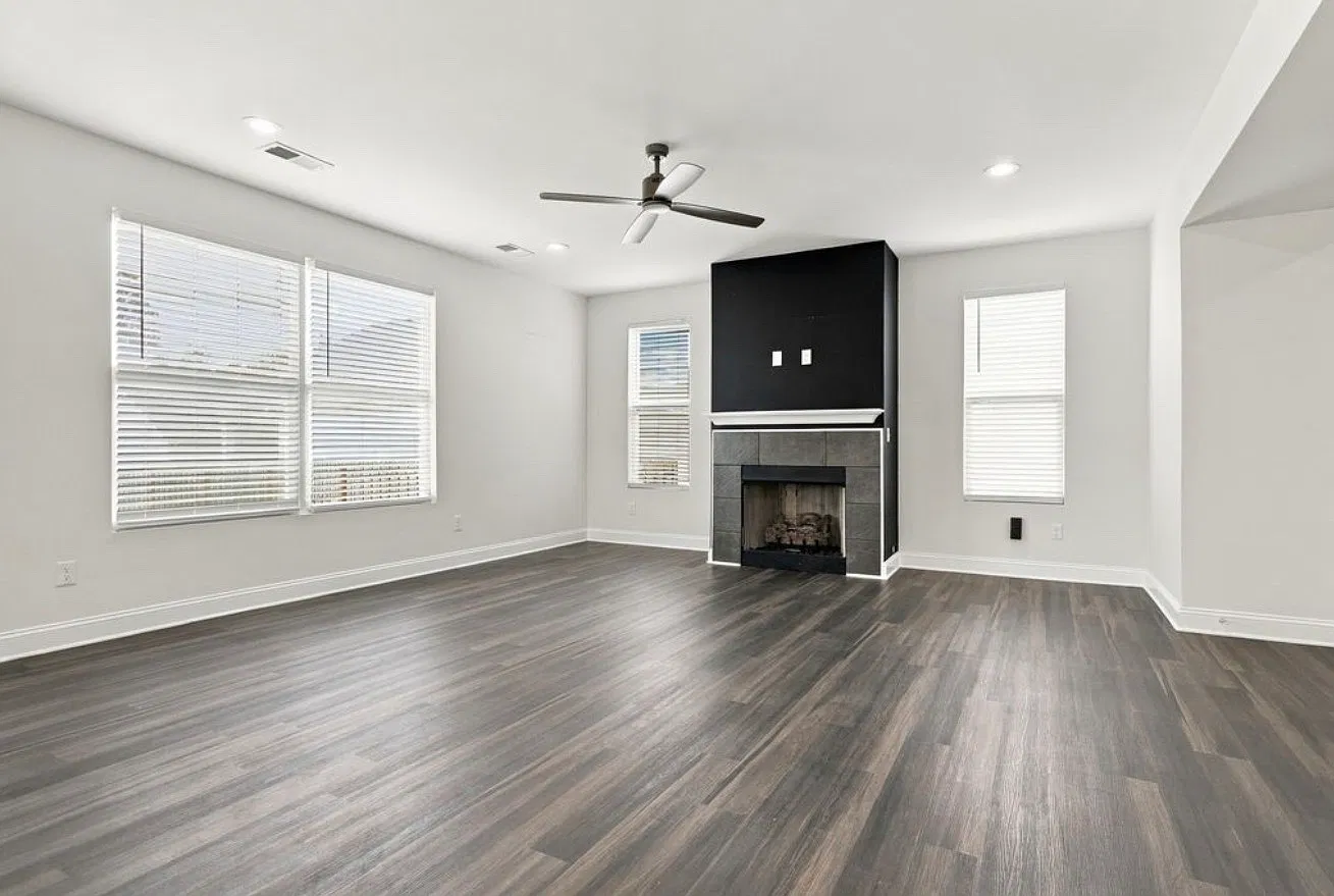 4 bed, 2.5 bath, 2800 sqft, $2,900 — Photo 4