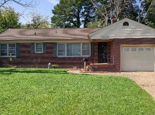 27 Markham Dr, Hampton, VA 23669