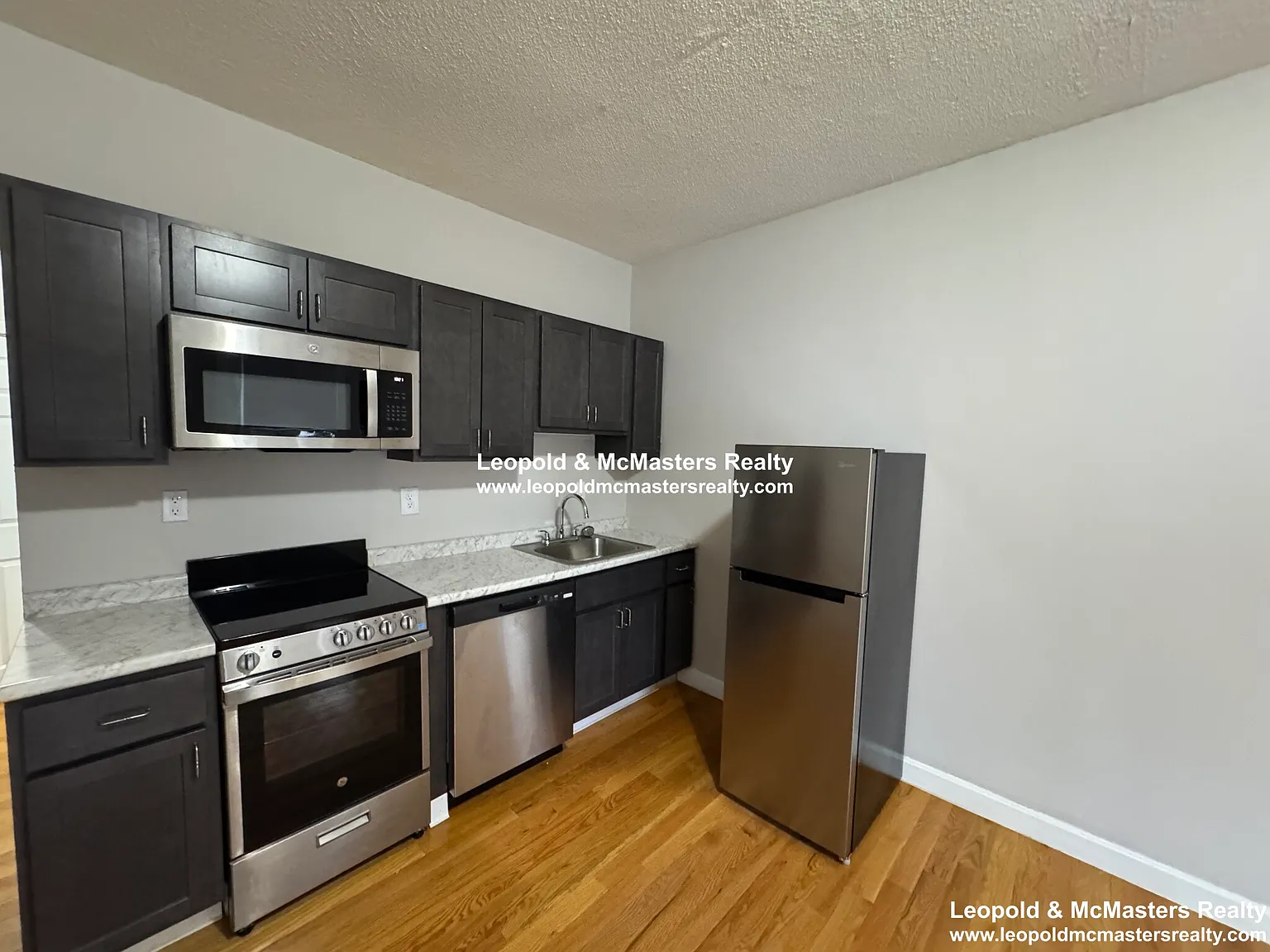 Studio, 999 sqft, $2,025 — Photo 2