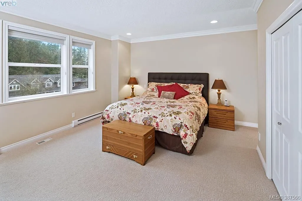 749 Wesley Ct — Photo 3