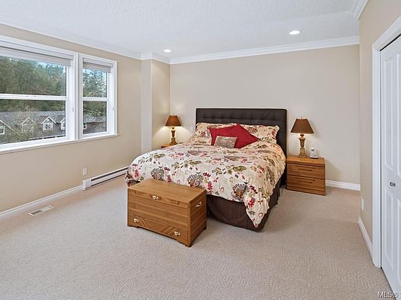 3rd image of 749 Wesley Ct