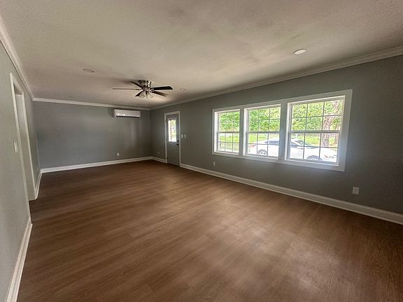 3rd image of 379 Dalton St