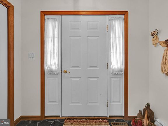 4th image of 652 Canal Dr