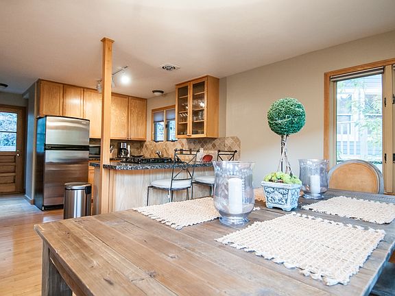 4th image of 375 Deer Valley Dr