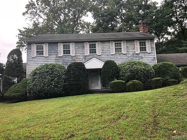 1st image of 40 Pinehurst Dr