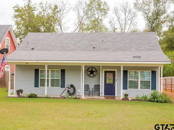 205 W Gay Ave, Gladewater, TX 75647