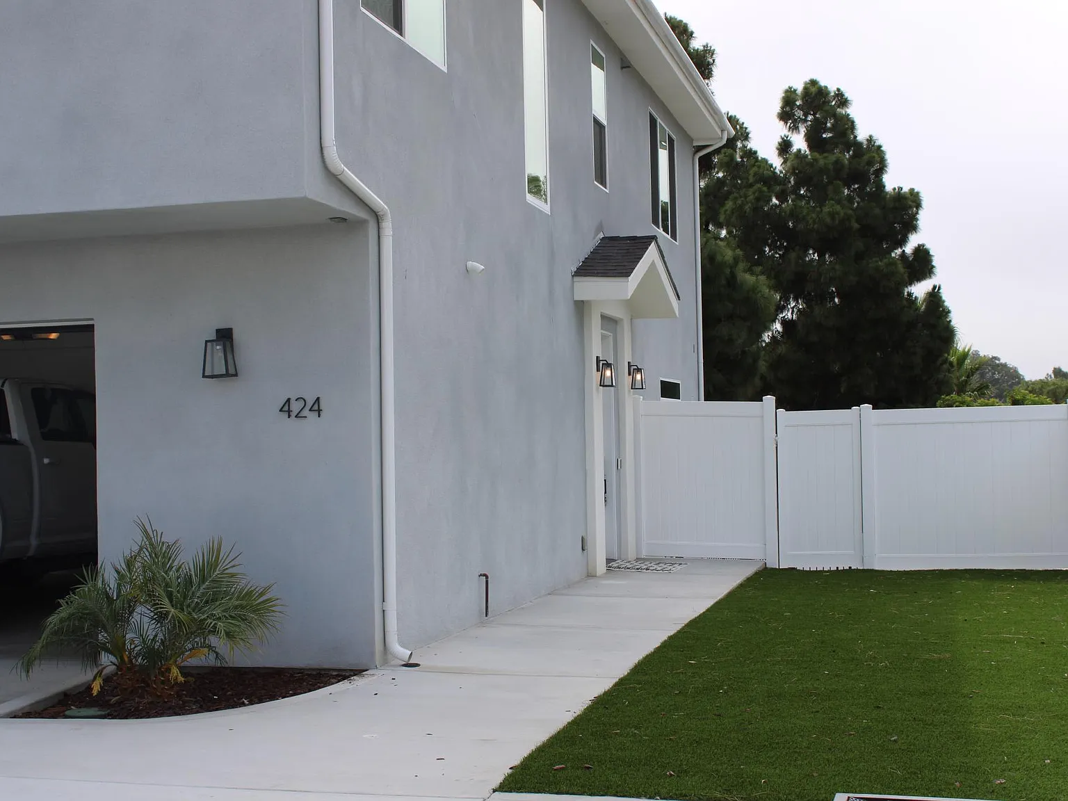 4 bed, 2.5 bath, 1930 sqft, $5,000 — Photo 2