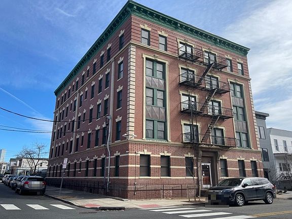 3rd image of 608 Bramhall Ave APT 4D