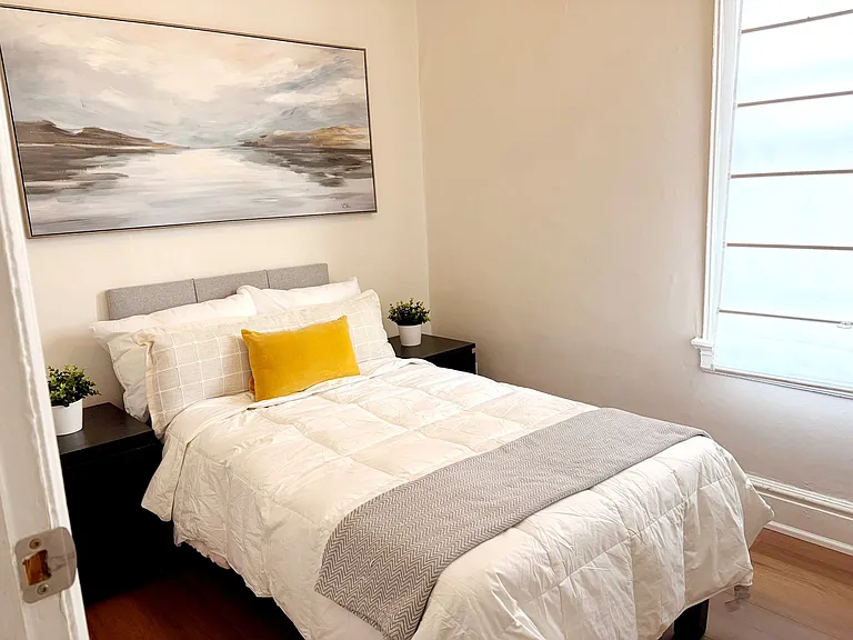 2378 Saint Clair Ave W #2 — Photo 5