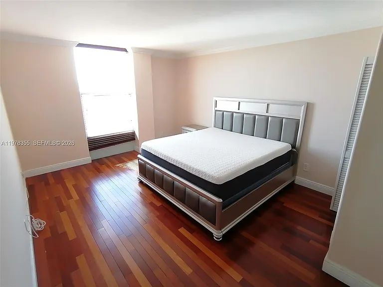 2020 NE 135th St #506 — Photo 5