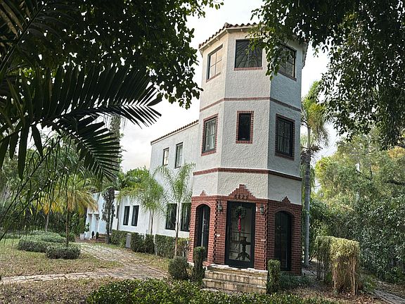 2nd image of 6825 Riviera Dr