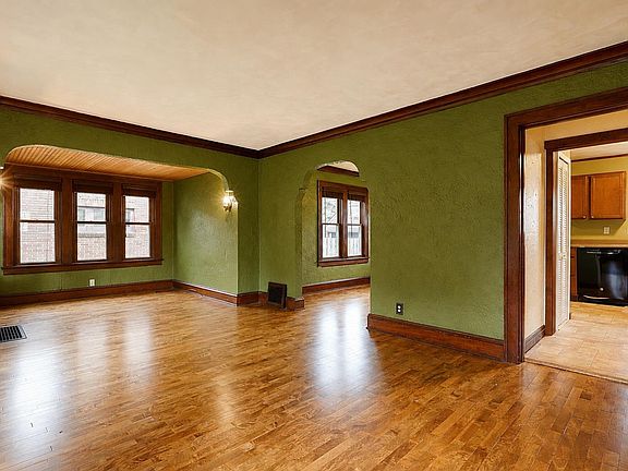 2nd image of 1621 N Division St