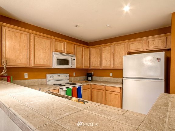 5th image of 1905 24th Avenue NE #3-202