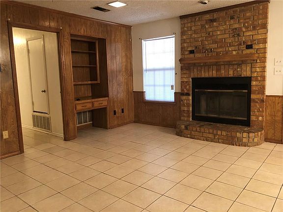 5th image of 827 Hill City Dr