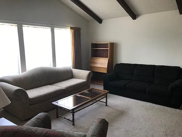 1 bed, 1989 sqft, $895 — Photo 2