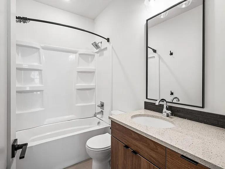 Laurel Apartments — Photo 40