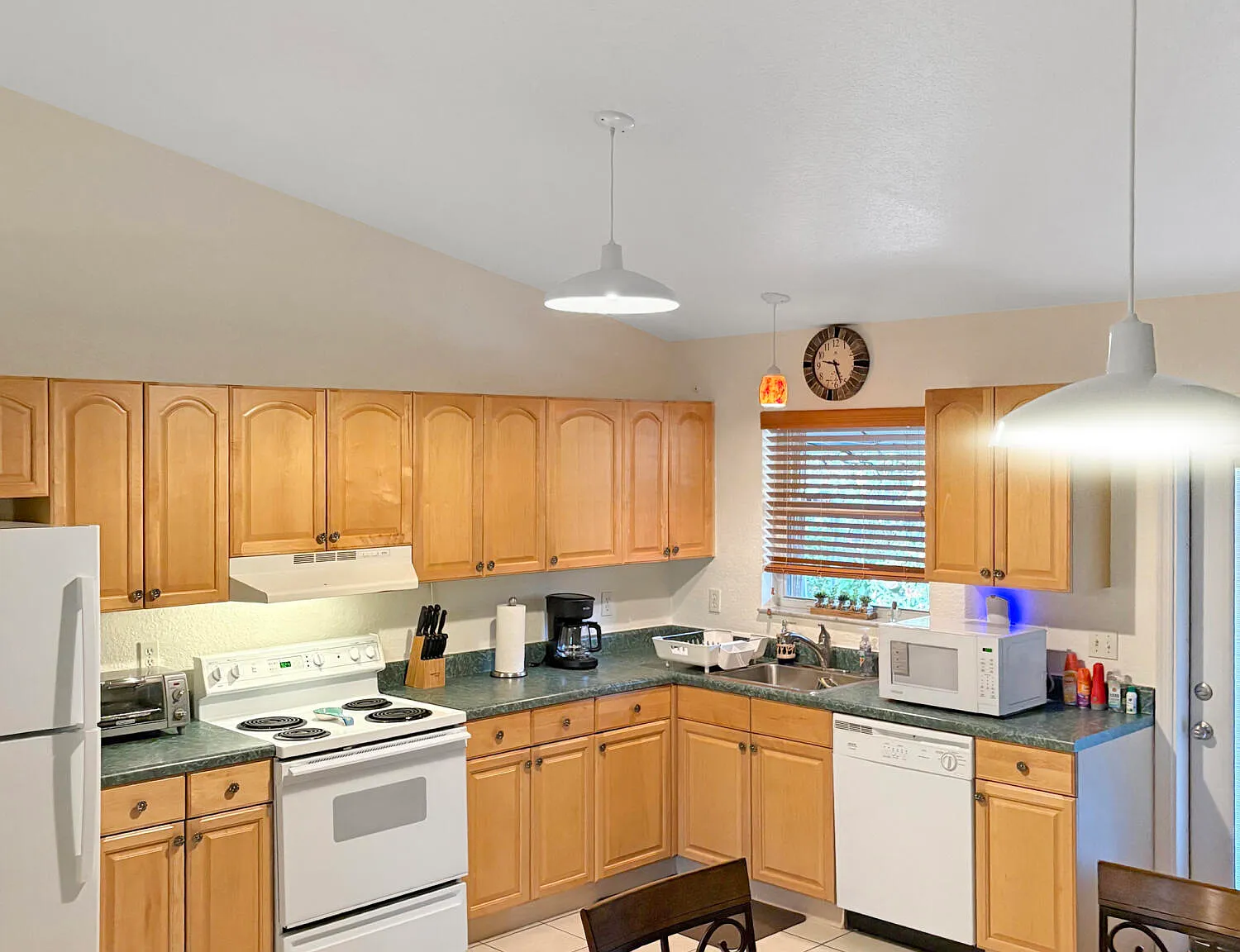 2 bed, 2.0 bath, 1100 sqft, $2,700 — Photo 4