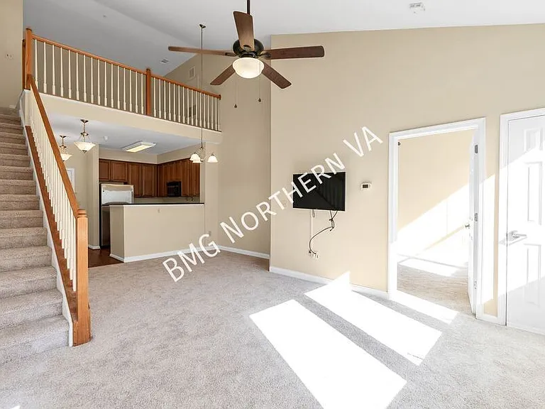 801 Greenbrier St #422 — Photo 6