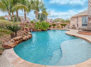 901 High Ridge Cir, Friendswood, TX 77546