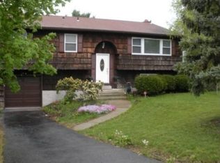 111 Country Club Dr, Maybrook, NY 12543
