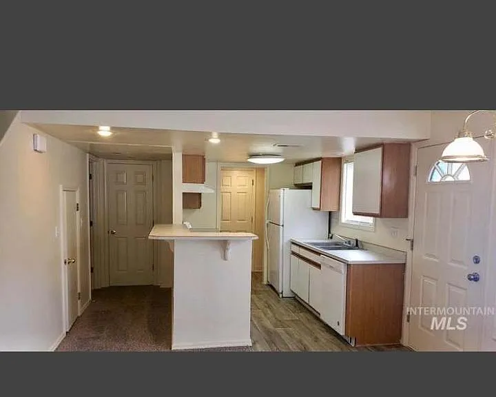 1824 S Juniper St — Photo 3