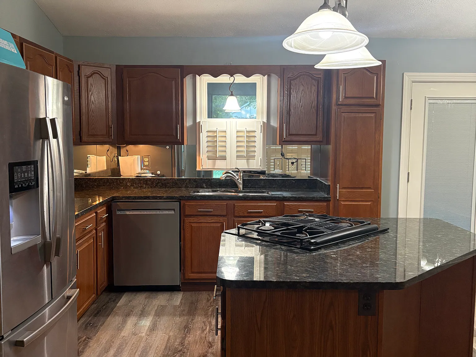 3 bed, 1276 sqft, $2,200 — Photo 3