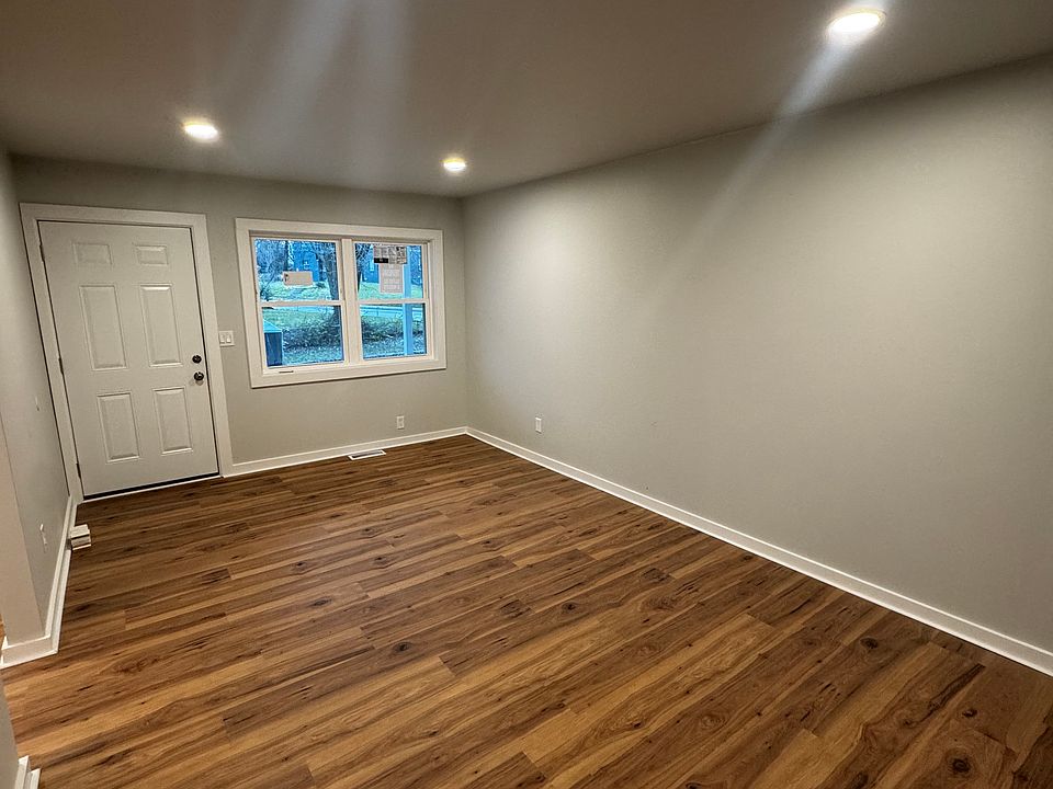 1st image of 860 Wellington Blvd #858