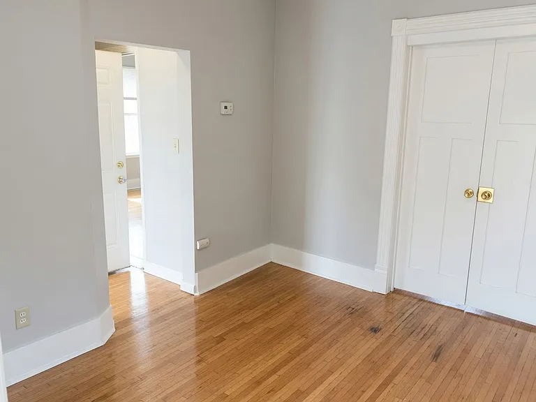 353 Lawson Ave E — Photo 5