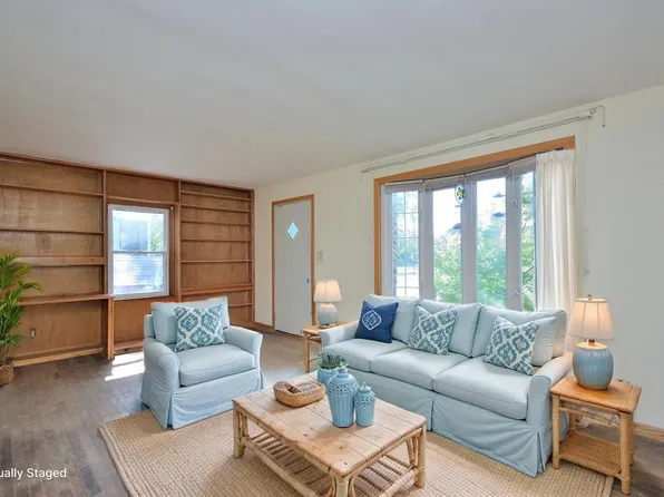 19014 West Linnie Lac PLACE, New Berlin, WI 53146