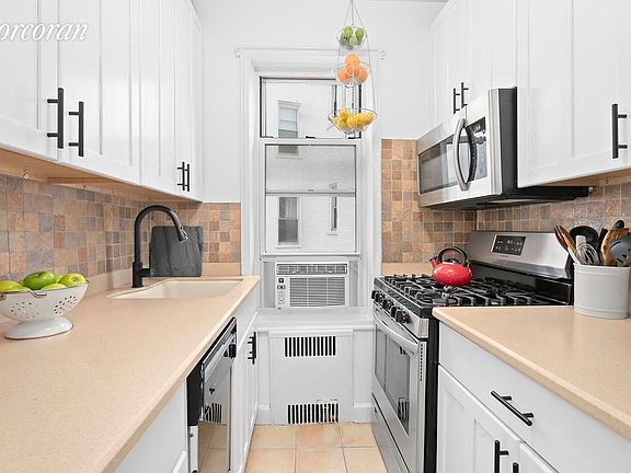 3rd image of 60 Plaza St E APT 3E