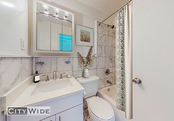 4th image of 160 W 73rd St APT 11C