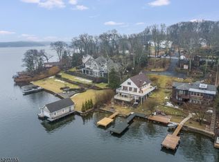 247 Maxim Dr, Hopatcong, NJ 07843