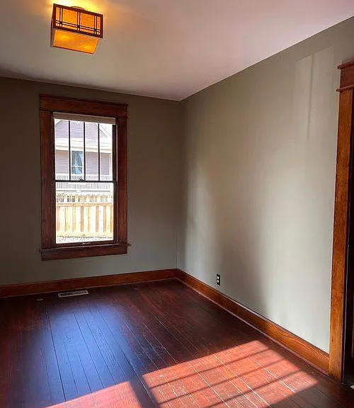 222 S Rogers St — Photo 8
