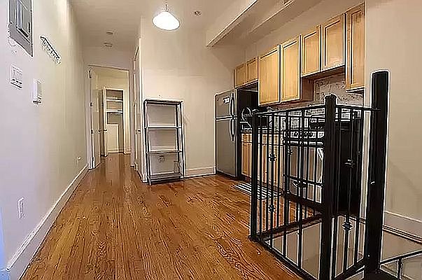 1st image of 658 Park Pl #1LP