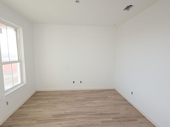 3rd image of 5025 Bluebell Way