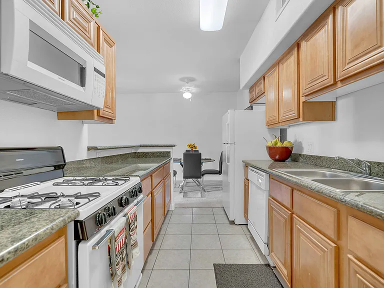 9925 W Russell Rd — Photo 16