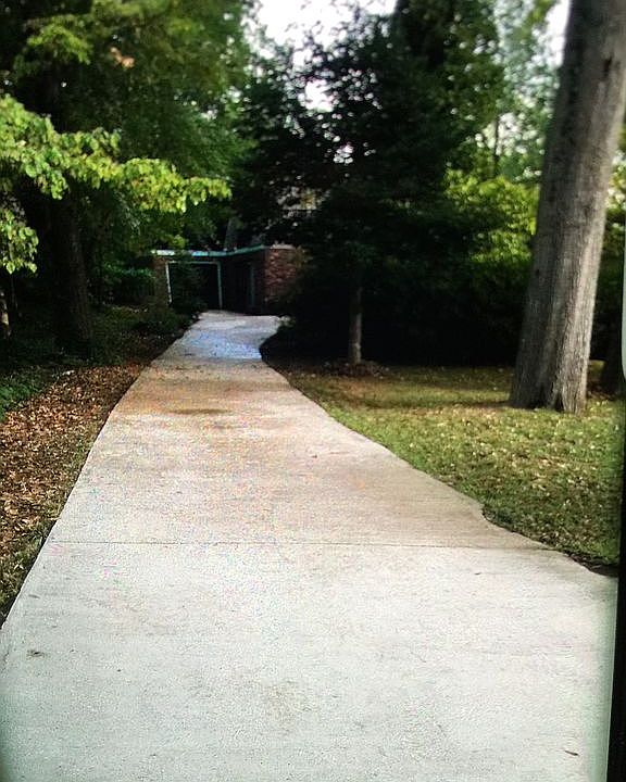 1st image of 225 Holly Dr