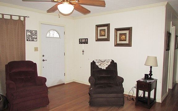 5th image of 610 Arcadia Ct
