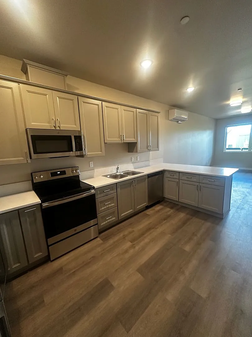 Urban Living At Fanno Creek — Photo 1