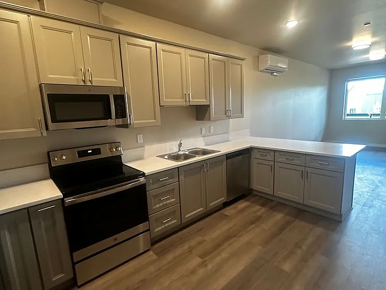 12547 SW Main St — Photo 1