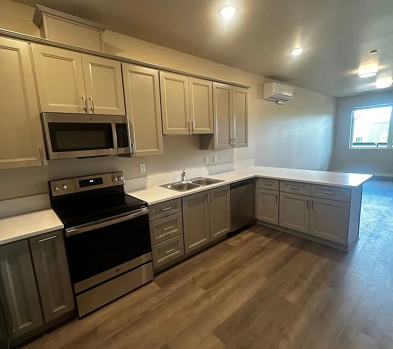 12547 SW Main St