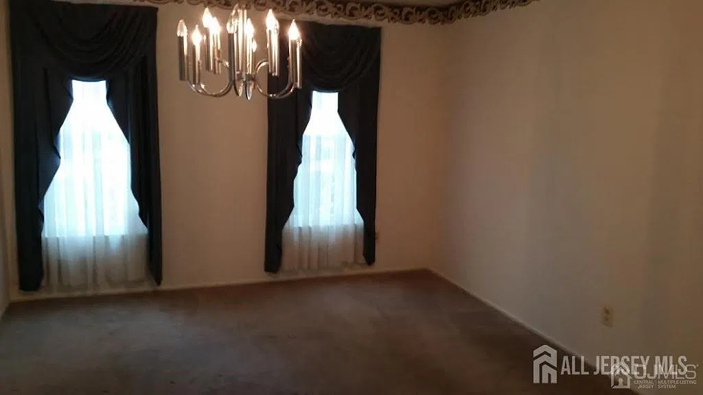 4 bed, 3.0 bath, 2402 sqft, $4,200 — Photo 3