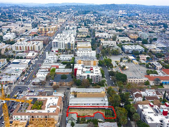 3rd image of 5717 Carlton Way