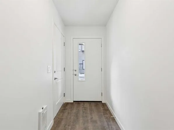 850 S Belmont Dr SW #403, Calgary, AB T2X 4A6