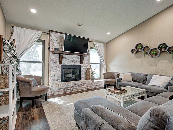 3rd image of 201 S Texoma Dr