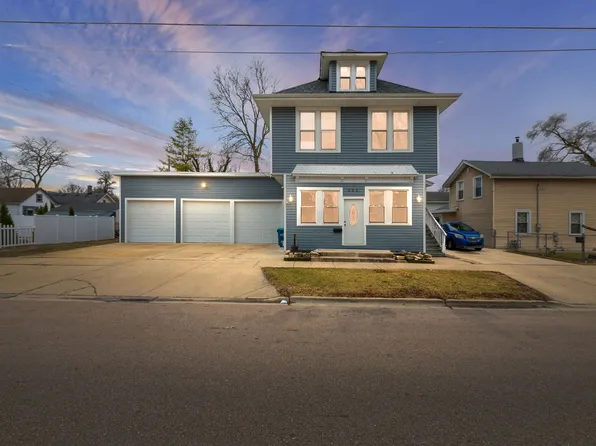 605 Grove St, Aurora, IL 60505