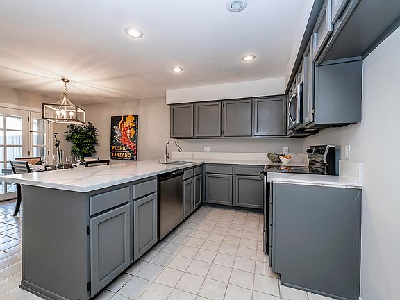 4th image of 1094 Glenbridge Cir