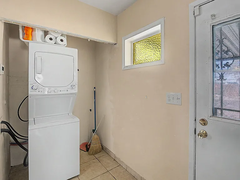 402 S Harvard Ave — Photo 6