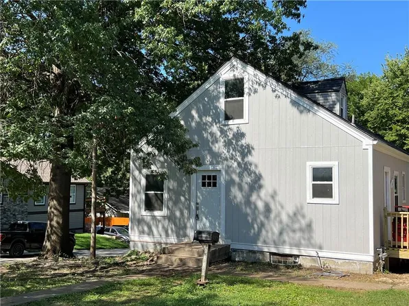 8220 Main St, Kansas City, MO 64114
